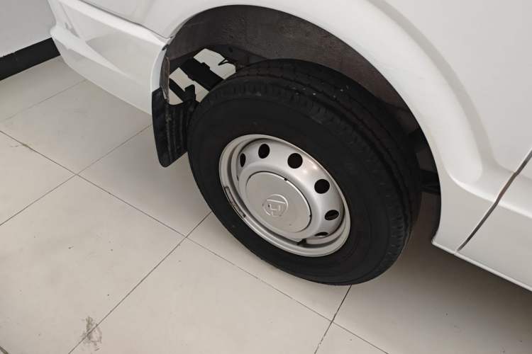 Used SAIC MAXUS Xintu V80 2021 2.0T AMT Classic Aoyuntong Short Wheelbase Mid-Roof 5/6-Seater
