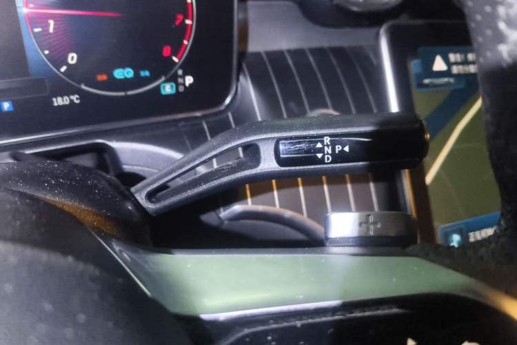 Used Mercedes-Benz C-Class 2022 C 260 L Obsidian Night Sport Edition Gear Lever