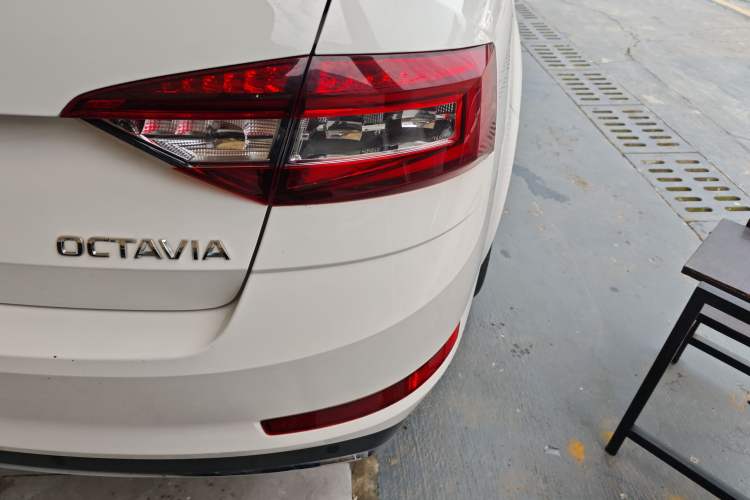 Used Skoda Octavia 2019 1.5L Automatic Luxury Edition Exterior 3