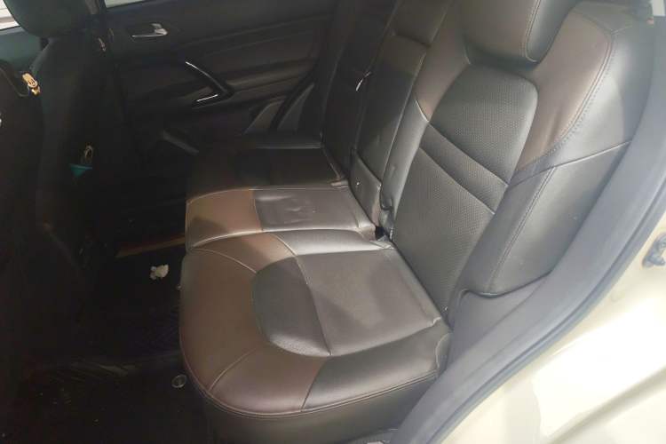 Used GAC Trumpchi GS4 2017 235T G-DCT Two-Wheel Drive Luxury Edition Interior 4