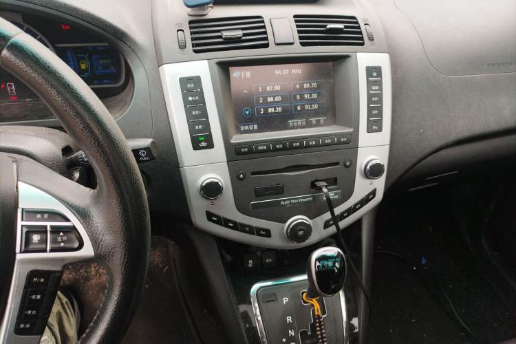 Used BYD S6 2014 2.4L Automatic Prestige 7-Seater
