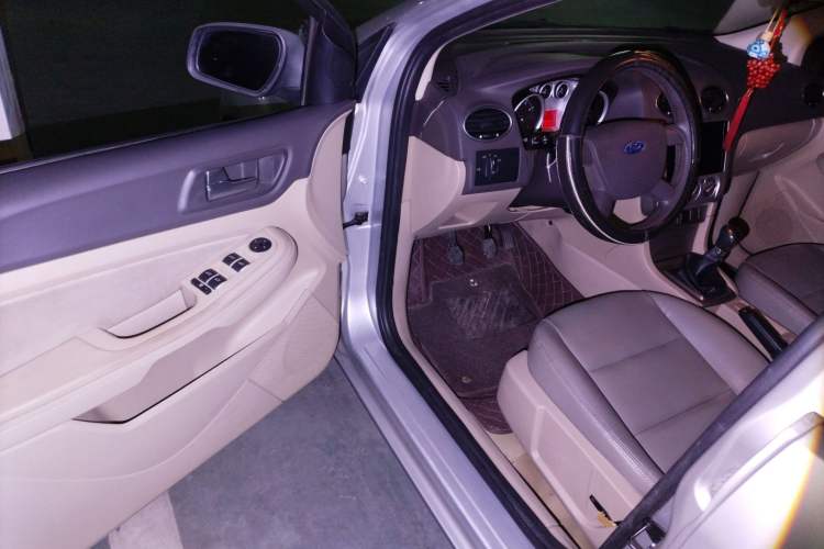 Used Ford Focus 2011 Sedan 1.8L Manual Classic Model
