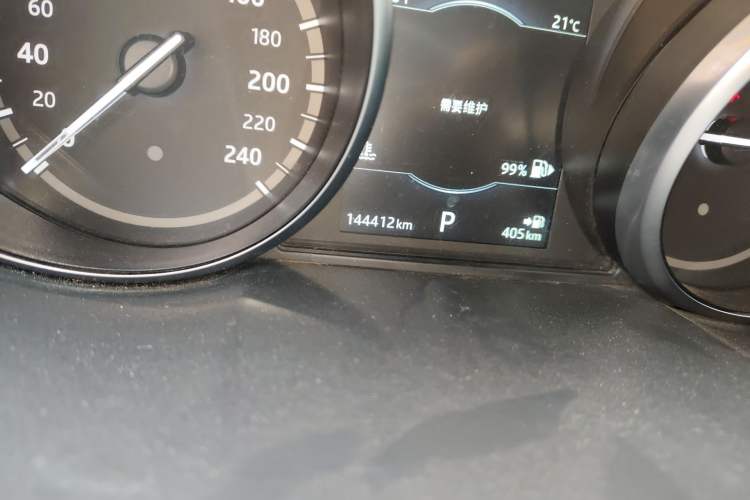 Used Land Rover Discovery Sport 2017 2.0T SE Odometer Close Up