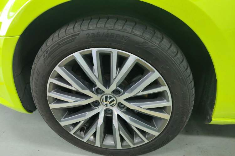 Used Volkswagen FAW-Volkswagen CC 2016 2.0 TSI Luxury Model Left Front Wheel Hub