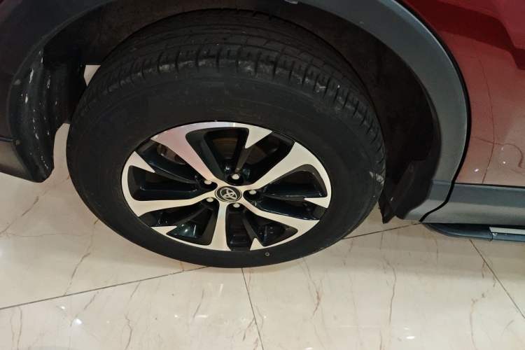 Used Toyota RAV4 2016 2.0L CVT Two-Wheel Drive Fashion Edition China V Standard
