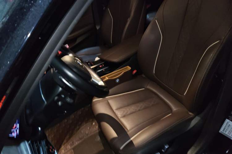 Used BMW 5 Series 2022 Updated 530Li Leading Edition Luxury Package Left Front Seat