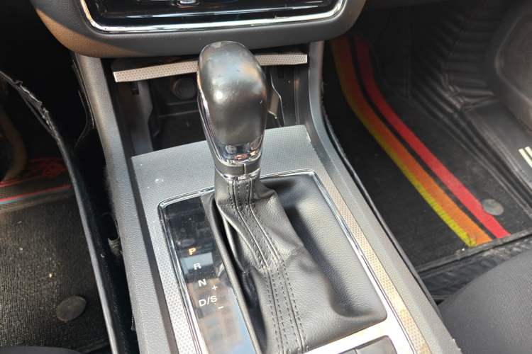 Used Roewe i6 2020 PLUS 1.6L CVT 4G Connected Glory Luxury Edition
