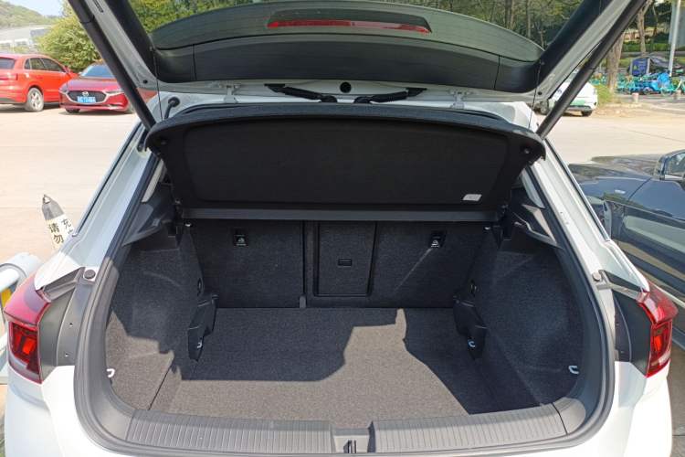 Used Volkswagen T-ROC 2021 280TSI DSG Two-Wheel Drive Comfort Connect 30th Anniversary Edition