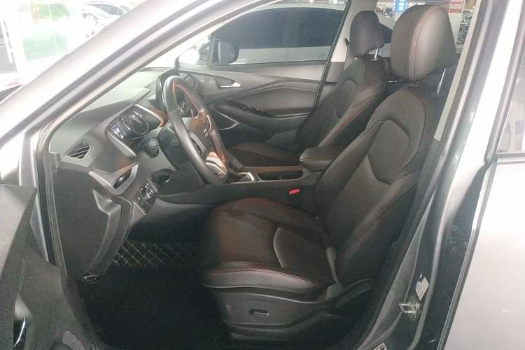 Used Chevrolet Orlando 2020 Light Hybrid Redline 530T Automatic Enjoyment Edition (5+2 Models) Left Front Seat