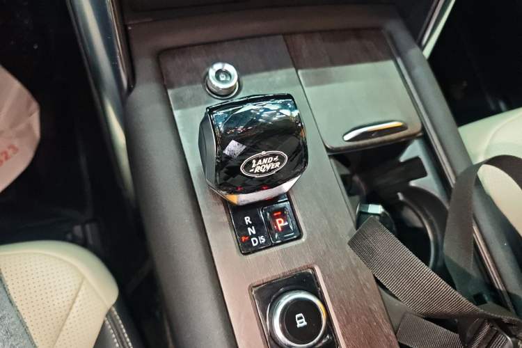 Used Land Rover Discovery 2021 360 PS R-Dynamic SE
