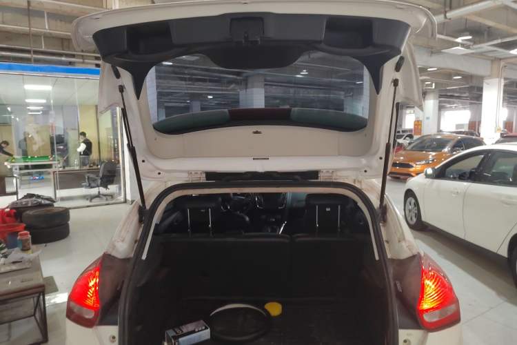 Used Ford Focus 2015 Hatchback 1.6L Manual Fashion Edition Trunk