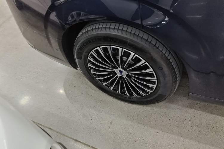 Used Denza D9 2024 DM-i 980 Four-Wheel Drive Flagship Model
