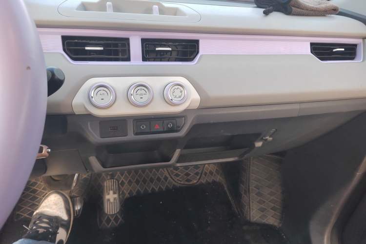 Used Chery QQ Ice Cream 2022 170km Sundae Phosphate Lithium-Ion
