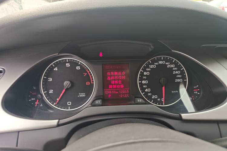 Used Audi A4L 2012 2.0 TFSI automatic Comfort trim level