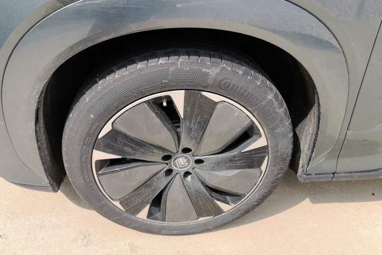 Used BYD Tang L 2025 DM 175KM Drone Player Edition Left Front Wheel Hub