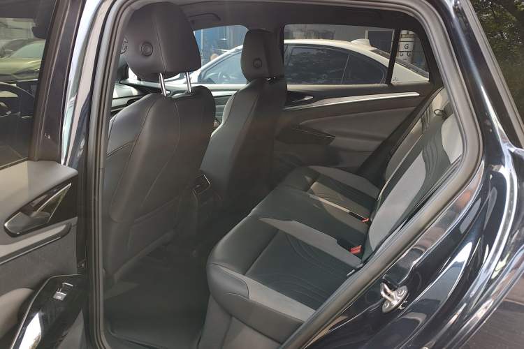 Used Volkswagen ID.4 CROZZ 2024 Facelifted PRO Left Rear Seat
