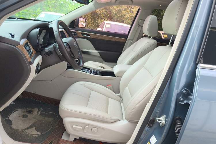 Used GAC Trumpchi GS8 2017 320T Two-Wheel Drive Luxury Smart Connectivity Version (7 Seats)
