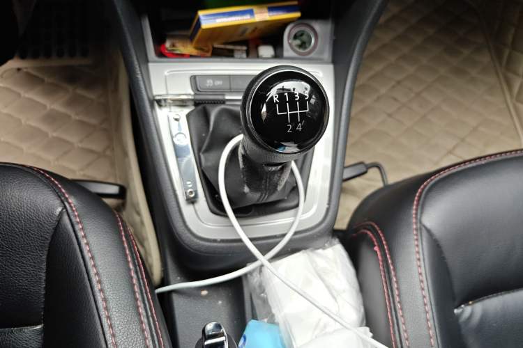 Used Volkswagen Lavida 2013 Revised Classic 1.6L Manual Fashion Edition Gear Lever