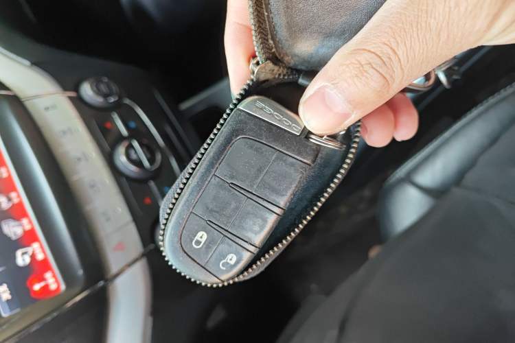 Used Dodge Journey 2013 2.4L Two-Wheel Drive Luxury Version Vehicle Key