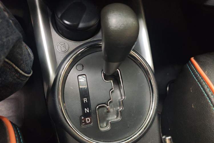 Used Mitsubishi ASX 2013 2.0L CVT Two-Wheel Drive Elite Edition Gear Lever