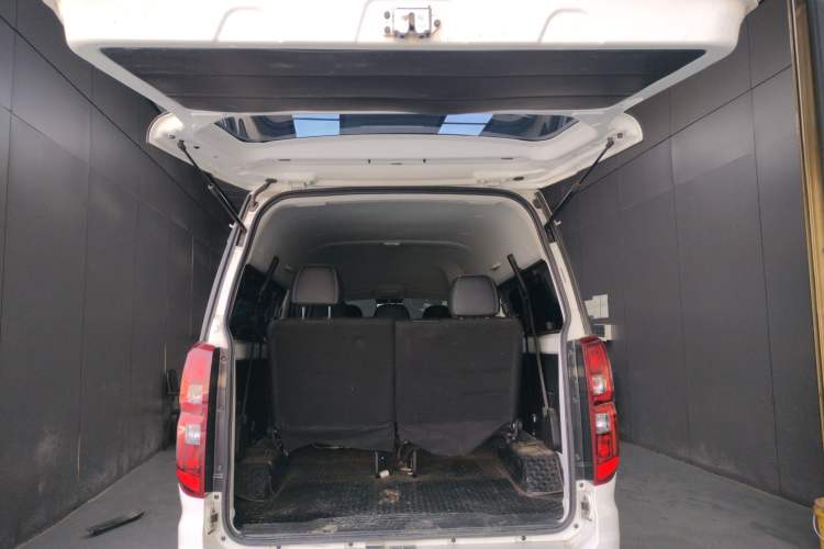 Used Jinbei Gold Hiace 2023 1.5L Passenger Vehicle Engineering Lion 5/6/7 Seater
