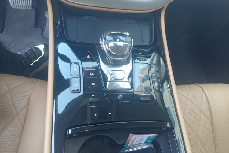 Used Denza D9 2024 DM-i 980 Four-Wheel Drive Flagship Model