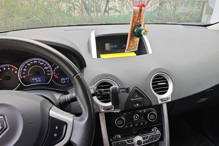 Used Renault Koleos 2012 2.5 4x4 Urban Edition Audio And AC Panel