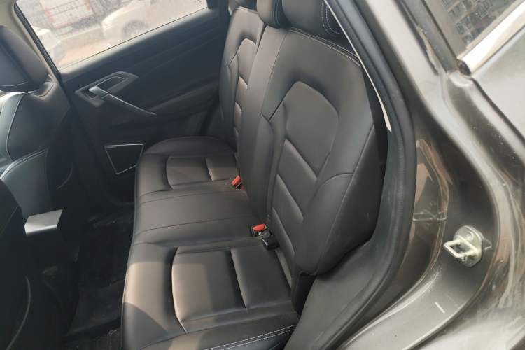 Used Geely Auto Emgrand X7 Sport 2021 Million Edition 1.8TD Manual Two-Wheel Drive Comfort Model Left Rear Seat