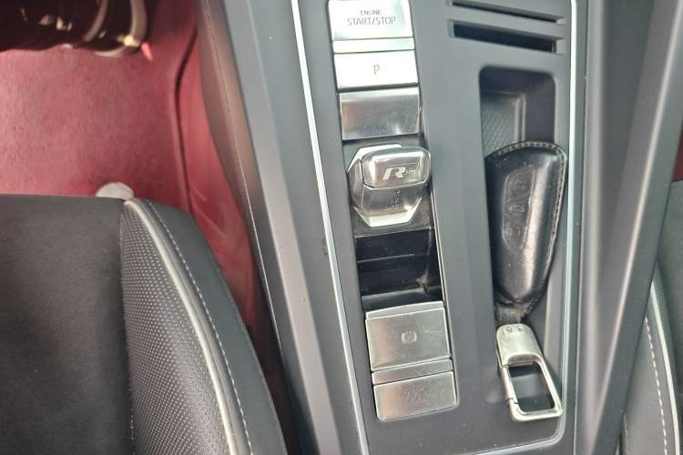 Used Volkswagen Golf 2021 280TSI DSG R-Line Gear Lever