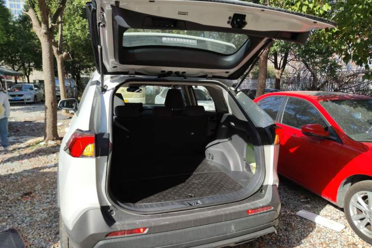 Used Toyota RAV4 2023 Dual-Motor 2.5L E-CVT Two-Wheel Drive Elite Edition
