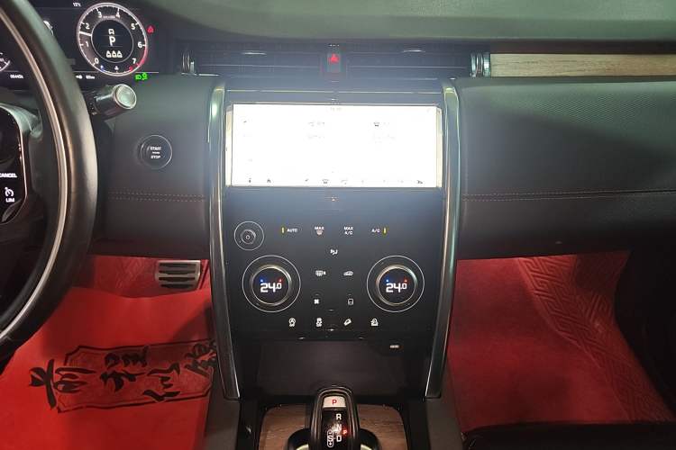 Used Land Rover Discovery Sport 2020 249 PS R-Dynamic Performance Edition Audio And AC Panel