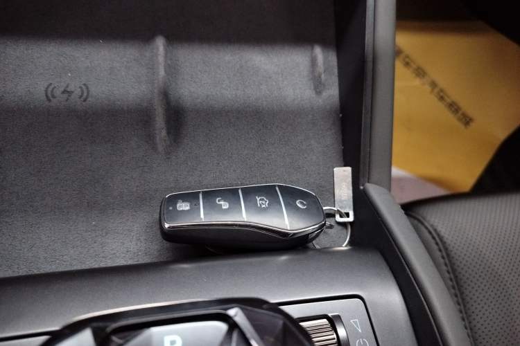 Used BYD Qin L 2025 DM-i Smart Drive 120KM Superior Model Interior 1