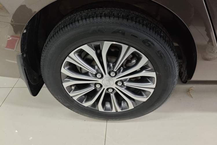 Used Buick GL8 2021 Land Cruiser Executive Class 652T Luxury Model Right Rear Wheel Hub