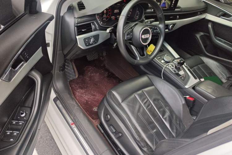 Used Audi A4L 2019 40 TFSI Fashion Edition China VI Emission Standard
