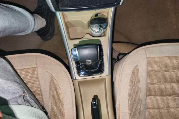 Used BAIC E Series 2013 Sedan 1.5L Automatic Lotte Edition Gear Lever