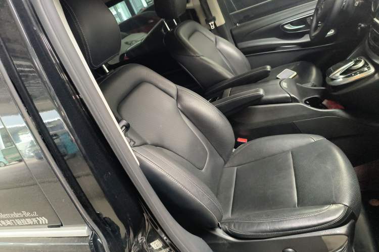 Used Mercedes-Benz V-Class 2018 V 260 AMG Sport Edition China VI Right Front Seat