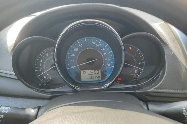 Used Toyota YARiS L Zhi Xuan 2015 1.5E Automatic Charm Edition