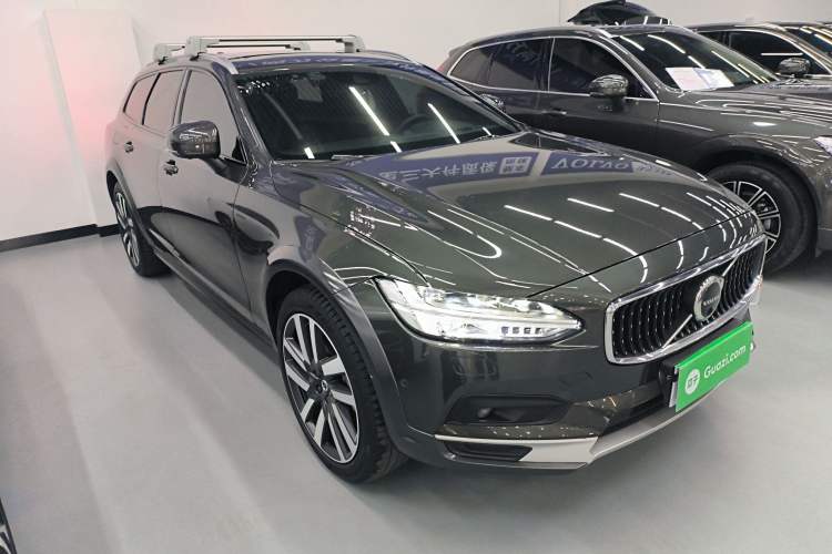 Used Volvo V90 2021 Cross Country B5 AWD Prestige Edition