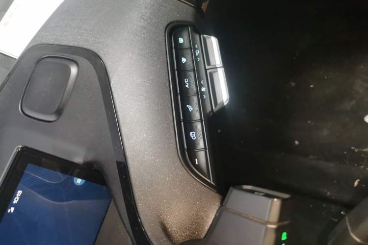 Used Baojun KiWi EV 2022 Artist Lite Edition Lithium Iron Phosphate Audio And AC Panel