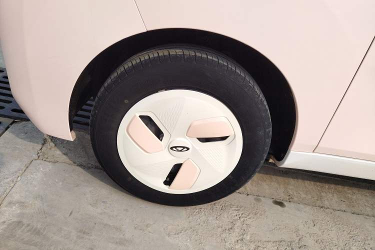 Used Chery QQ Ice Cream 2022 170km Sundae Phosphate Lithium-Ion