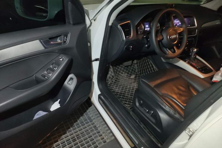 Used Audi Q5 2017 40 TFSI Ambition Edition Driver Seat