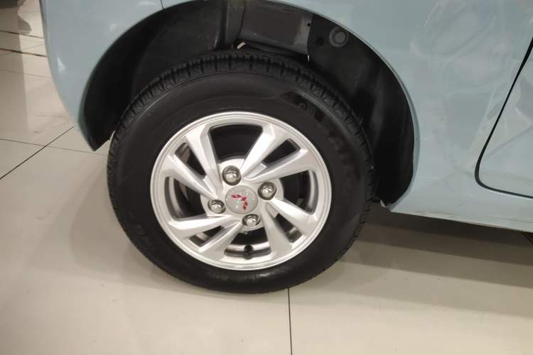 Used Wuling Hongguang MINIEV 2020 Zizai Version Lithium-NMC Right Rear Wheel Hub