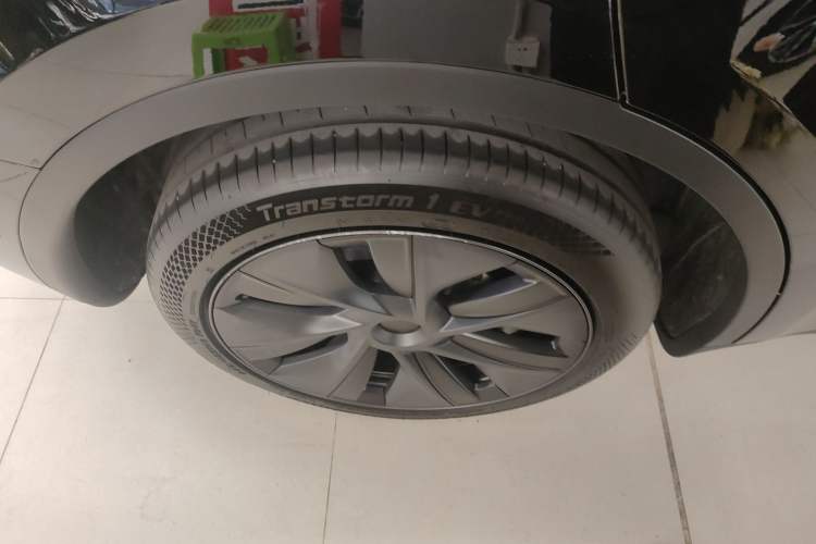 Used Tesla Model Y 2023 Long-Range All-Wheel-Drive Version
