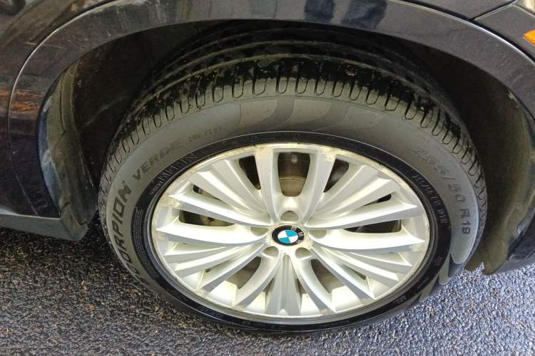 Used BMW X5  Right Front Wheel Hub