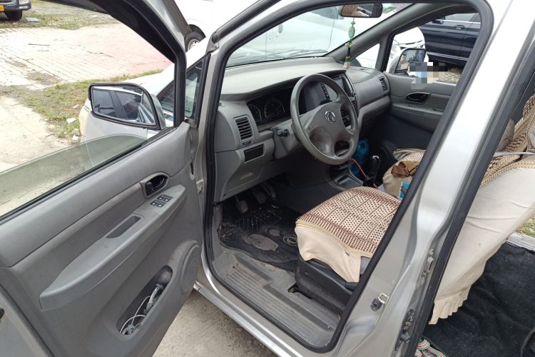 Used Dongfeng Shuaike 2013 Revised Version 1.5L Manual Comfort Trim 7 Seats China IV Standard