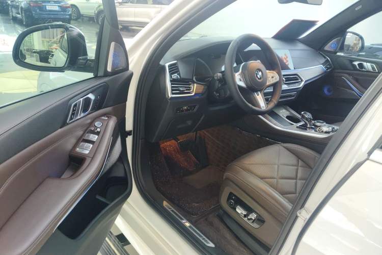 Used BMW X5 2022 xDrive 40Li Luxury Edition M Sport Package Driver Seat