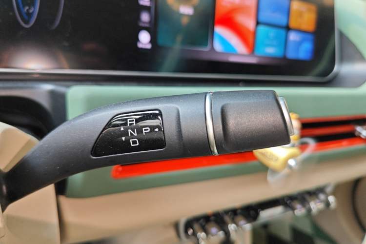 Used ORA Good Cat 2024 401 km Luxury Version Gear Lever