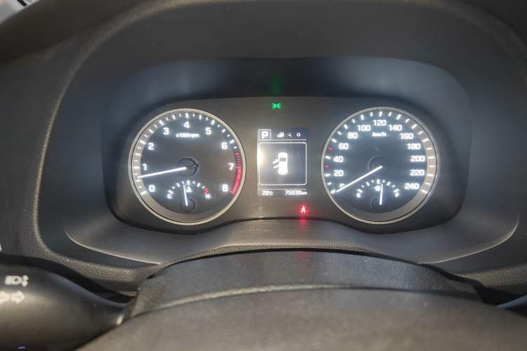 Used Hyundai Tucson 2018 1.6T Dual-Clutch Two-Wheel Drive 15th Anniversary Special Edition Odometer Close Up