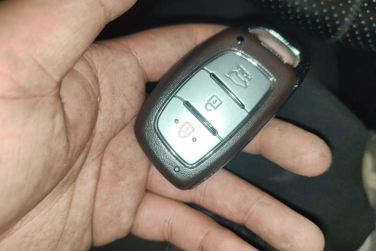 Used Hyundai ix25 2015 1.6L Automatic Two-Wheel-Drive Deluxe DLX Model
