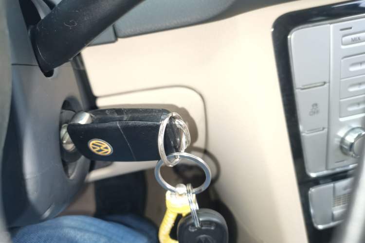 Used Volkswagen Passat 2009 1.8T Automatic Luxury Edition Vehicle Key